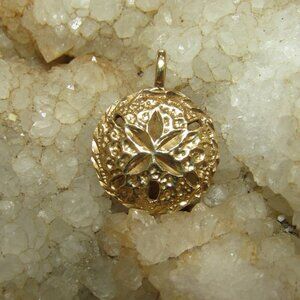 Vintage 14kt Yellow Gold Sand Dollar Pendant
